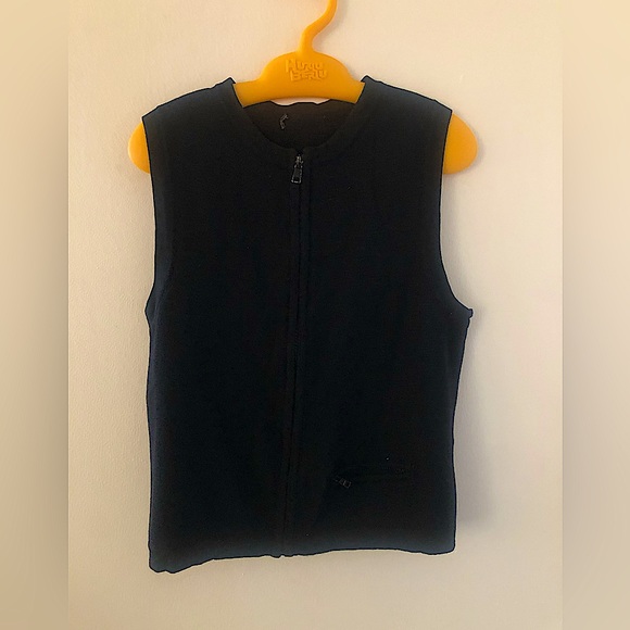 Sleeveless cropped zip up with front pocket - Picture 1 of 2